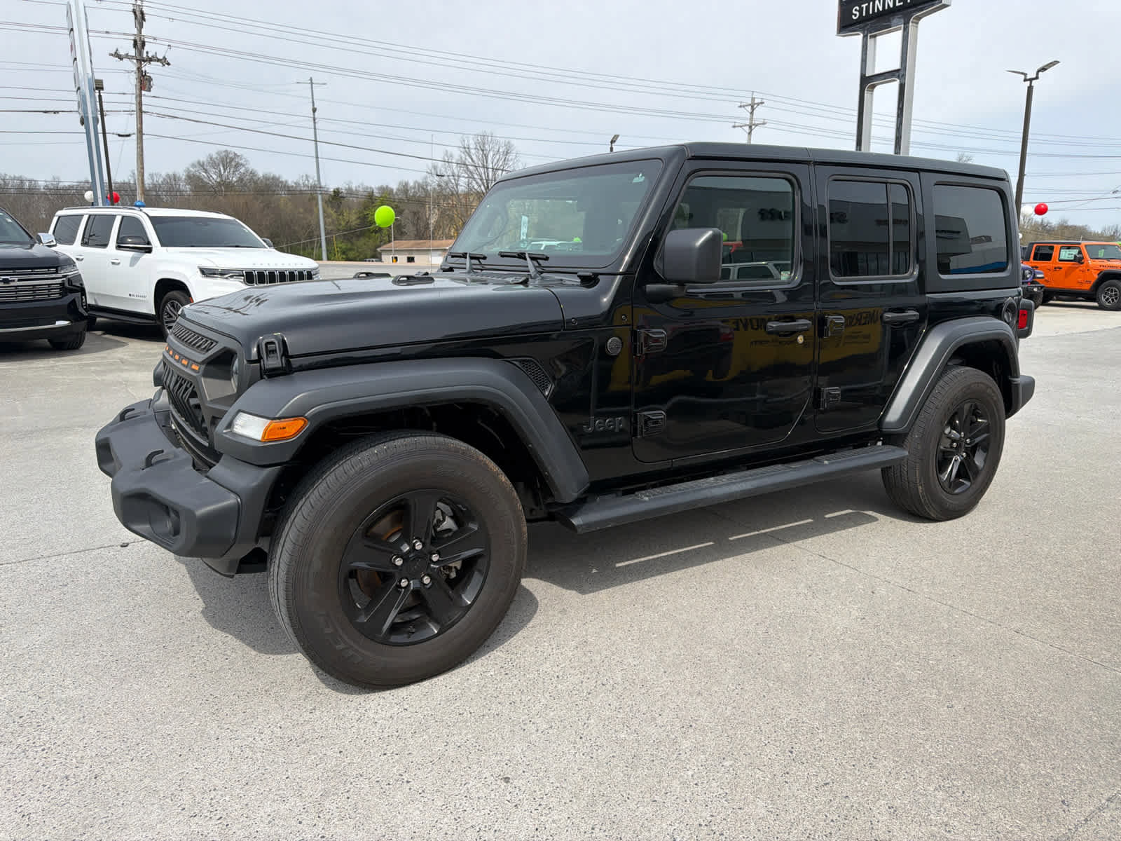 Used 2023 Jeep Wrangler Unlimited Sport AWD/4WD image 2