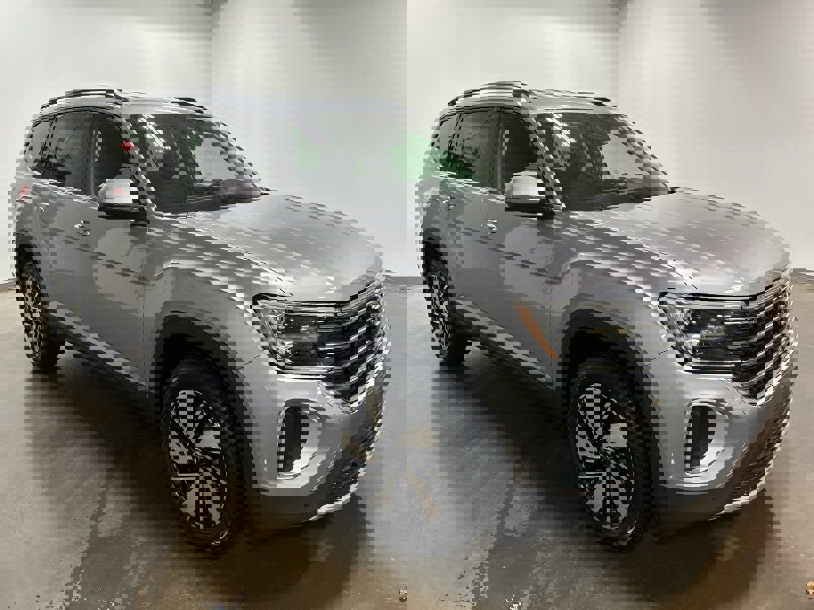 New 2025 Volkswagen Atlas SE image 2