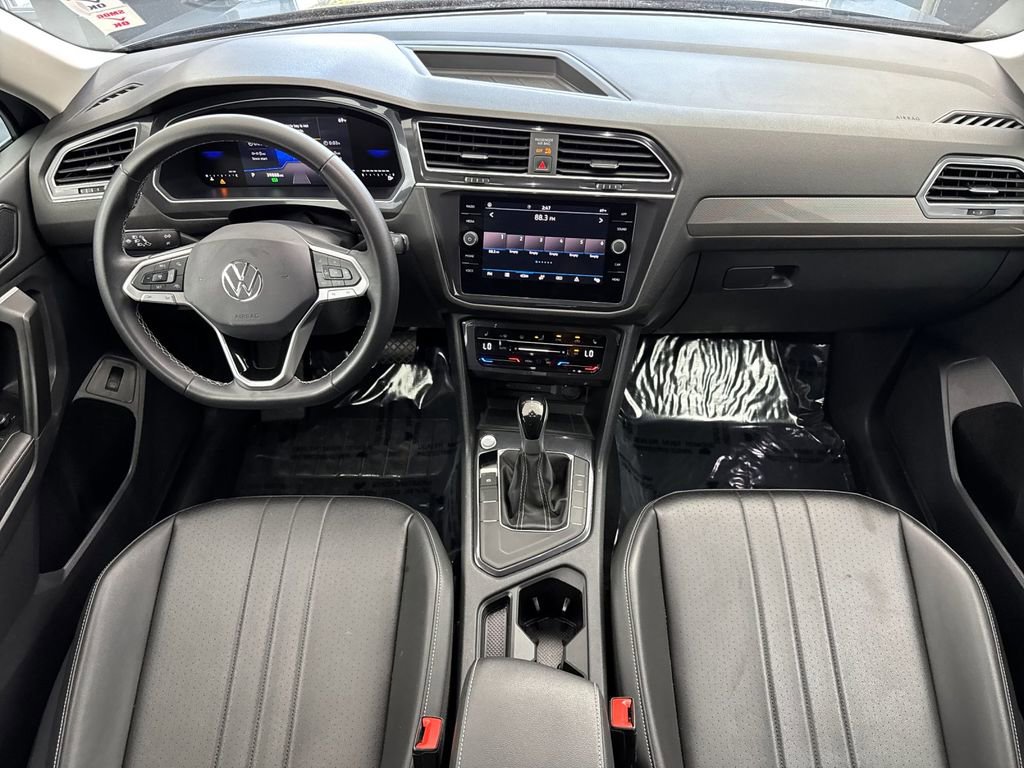 Used 2024 Volkswagen Tiguan SE image 12