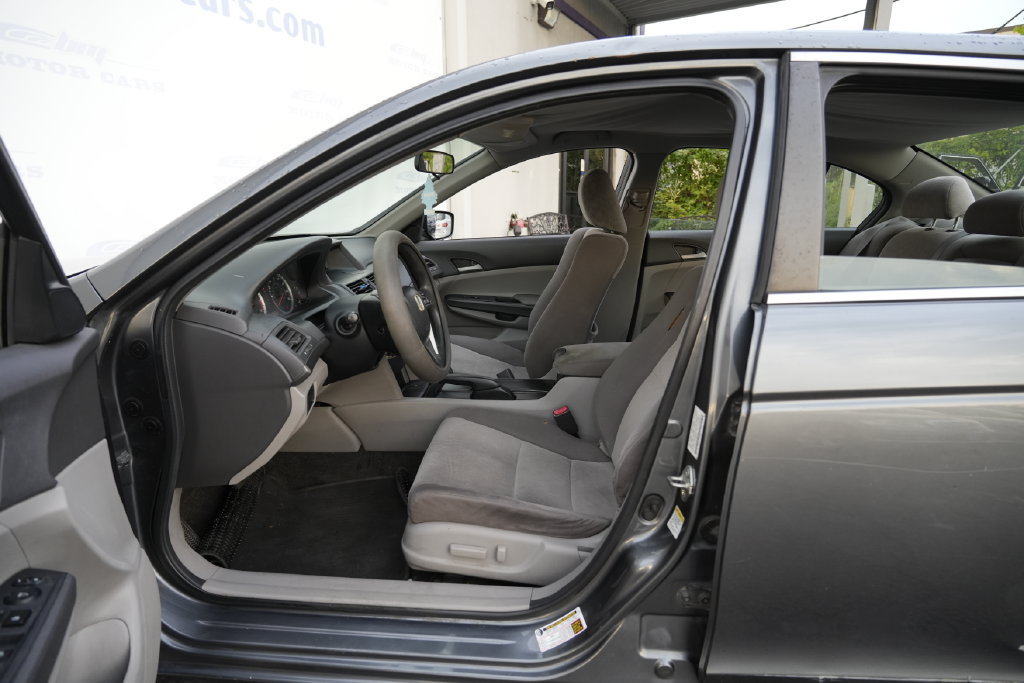 Used 2010 Honda Accord LX-P image 19