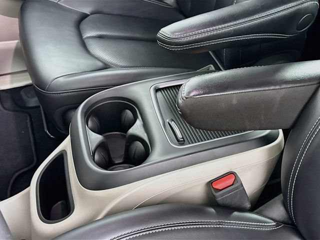 Used 2023 Chrysler Pacifica Touring-L FWD image 40