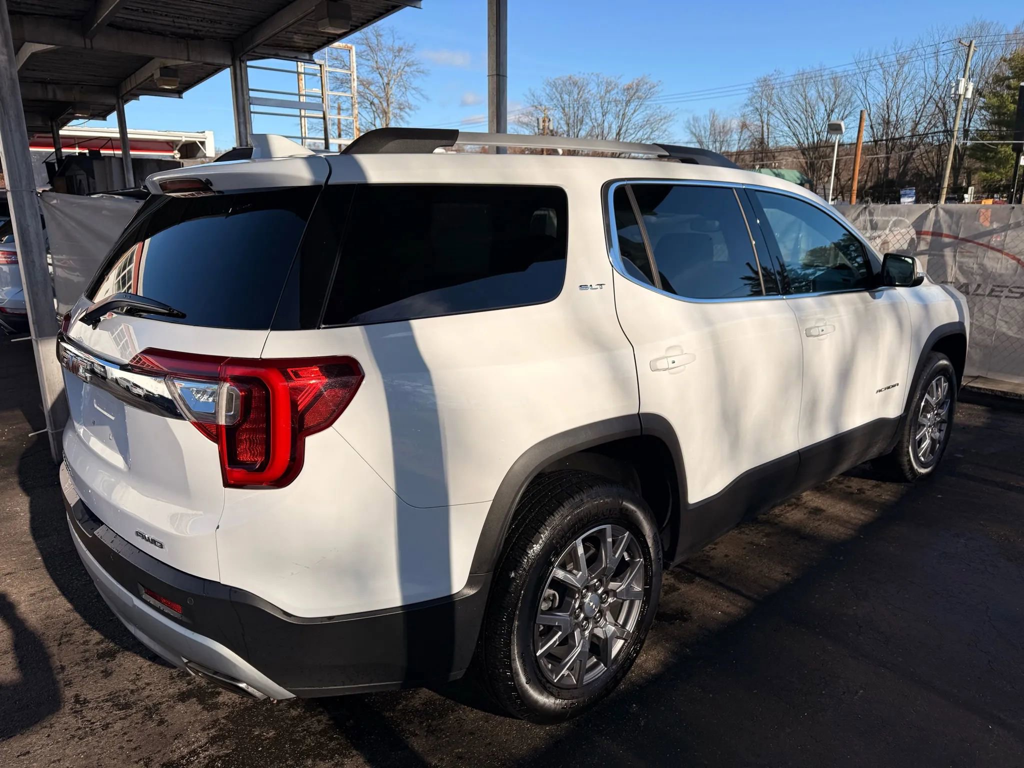 Used 2022 GMC Acadia SLT w/ LPO, Floor Liner Package image 60