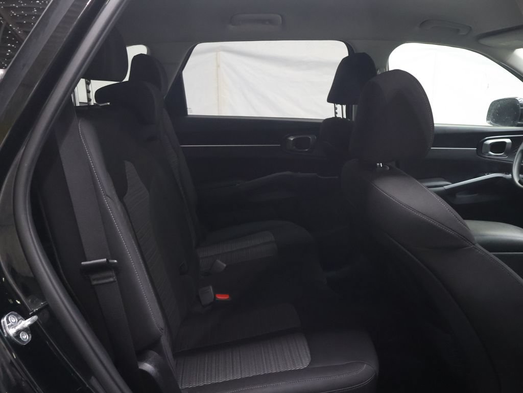 Used 2023 Kia Sorento LX FWD image 12