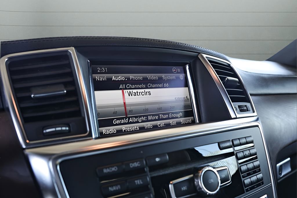 Used 2013 Mercedes-Benz GL 550 4MATIC image 24