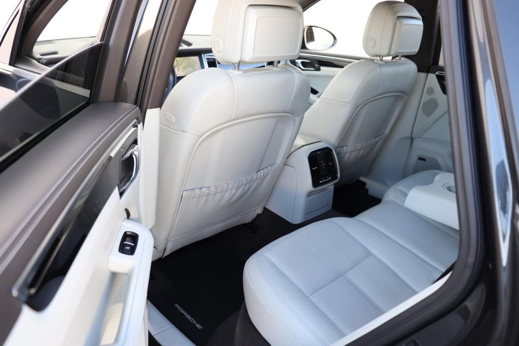 Used 2017 Porsche Macan S image 19