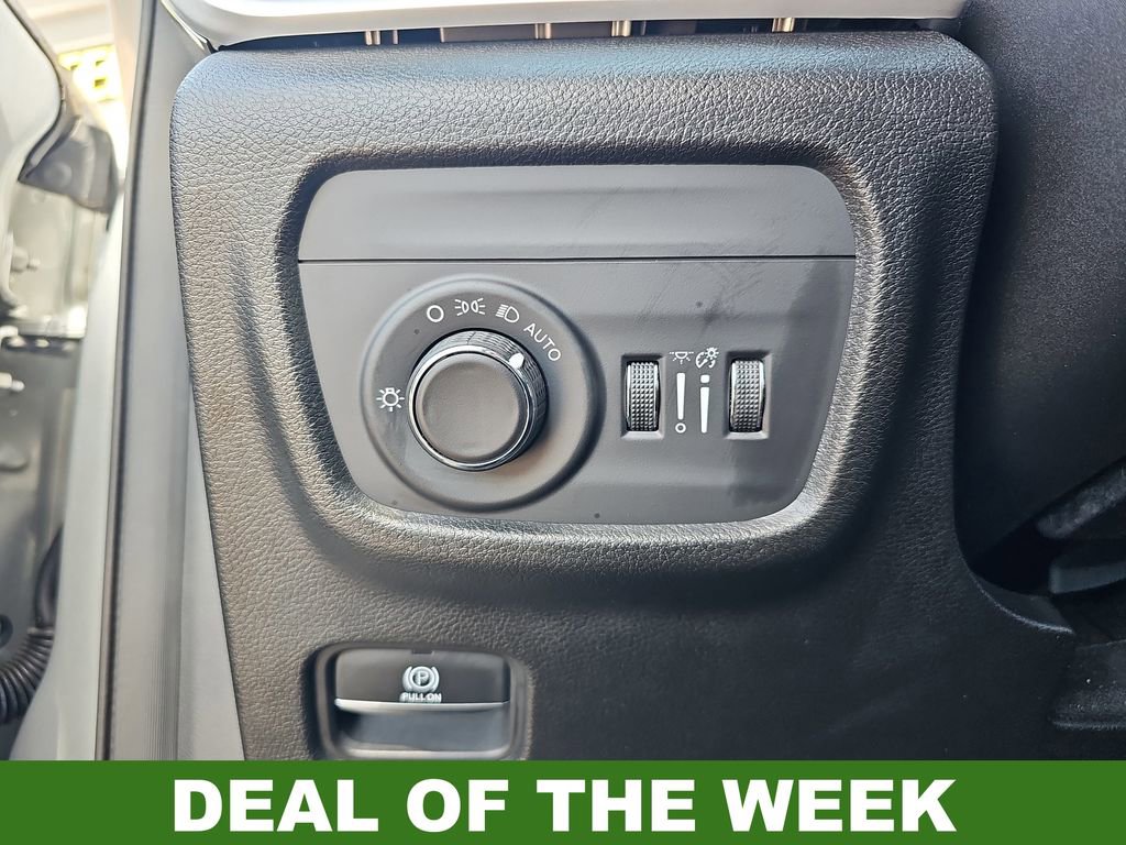 Used 2023 Jeep Grand Cherokee L Laredo image 26