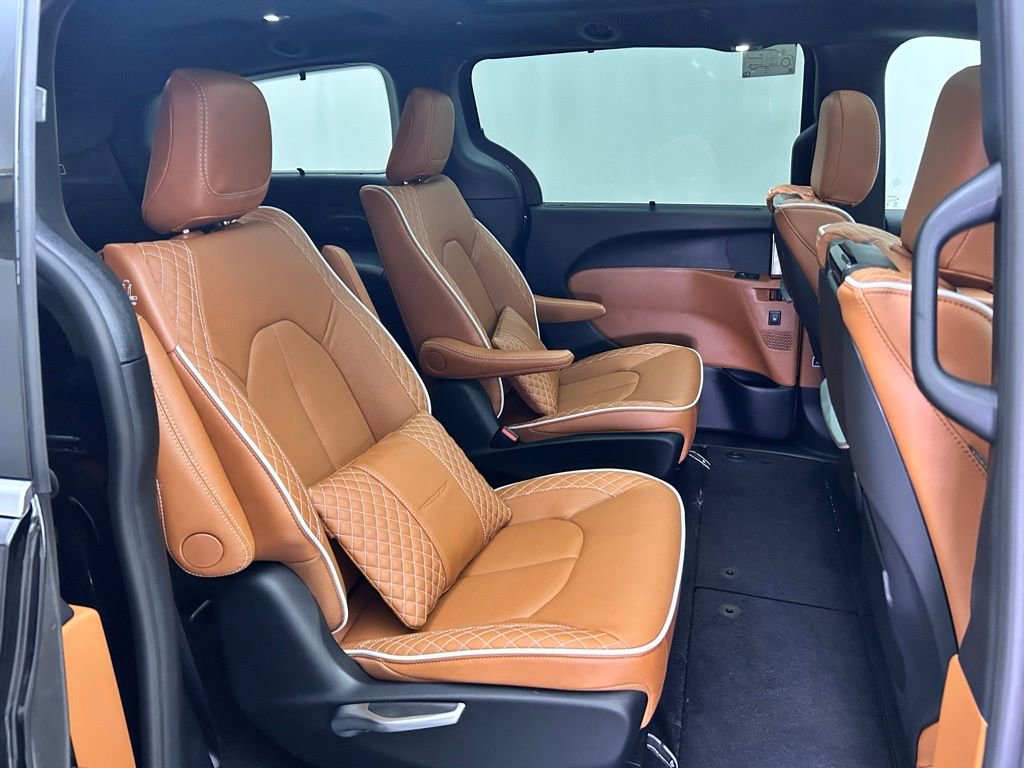 New 2026 Chrysler Pacifica Pinnacle image 24