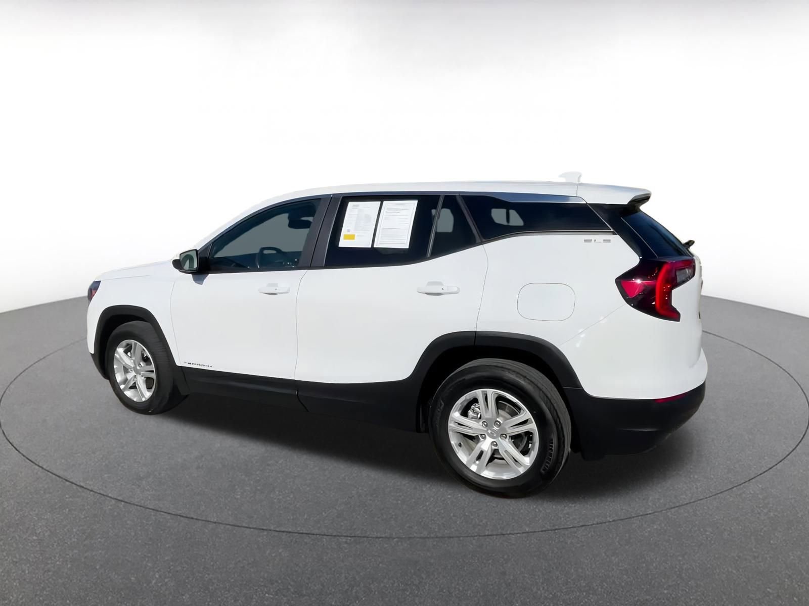 Used 2024 GMC Terrain SLE image 10