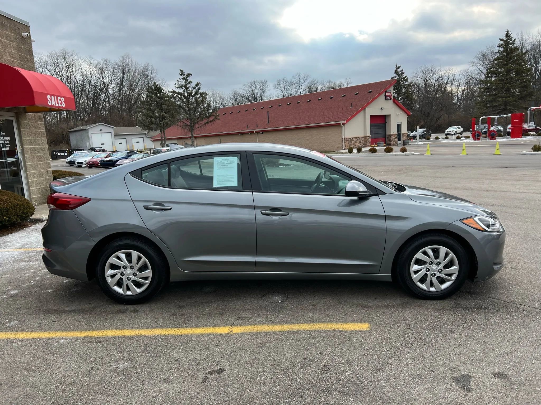 Used 2017 Hyundai Elantra SE image 4