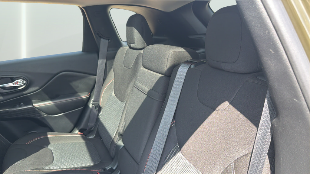Used 2017 Jeep Cherokee 75th Anniversary FWD image 24
