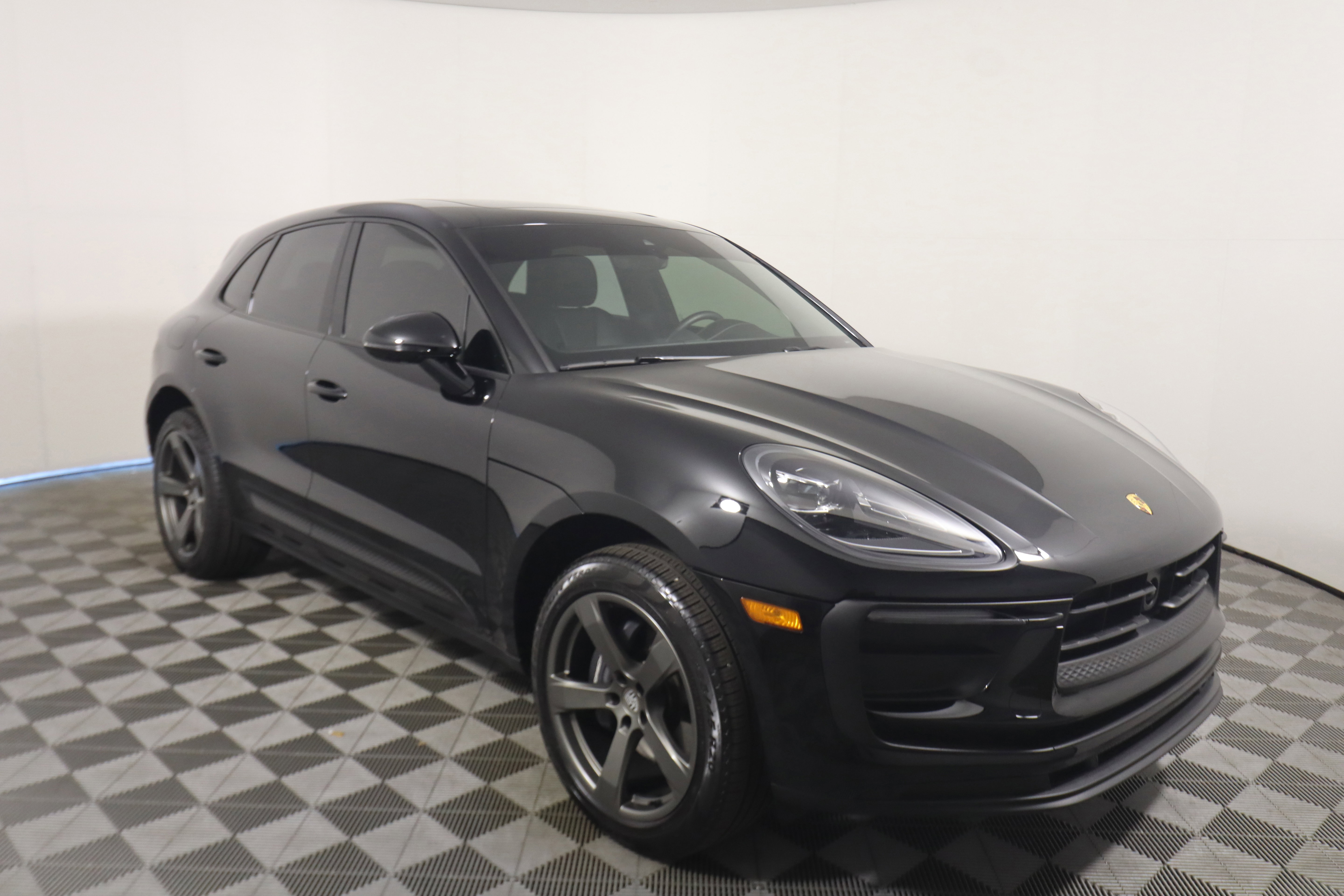 Used 2026 Porsche Macan image 9