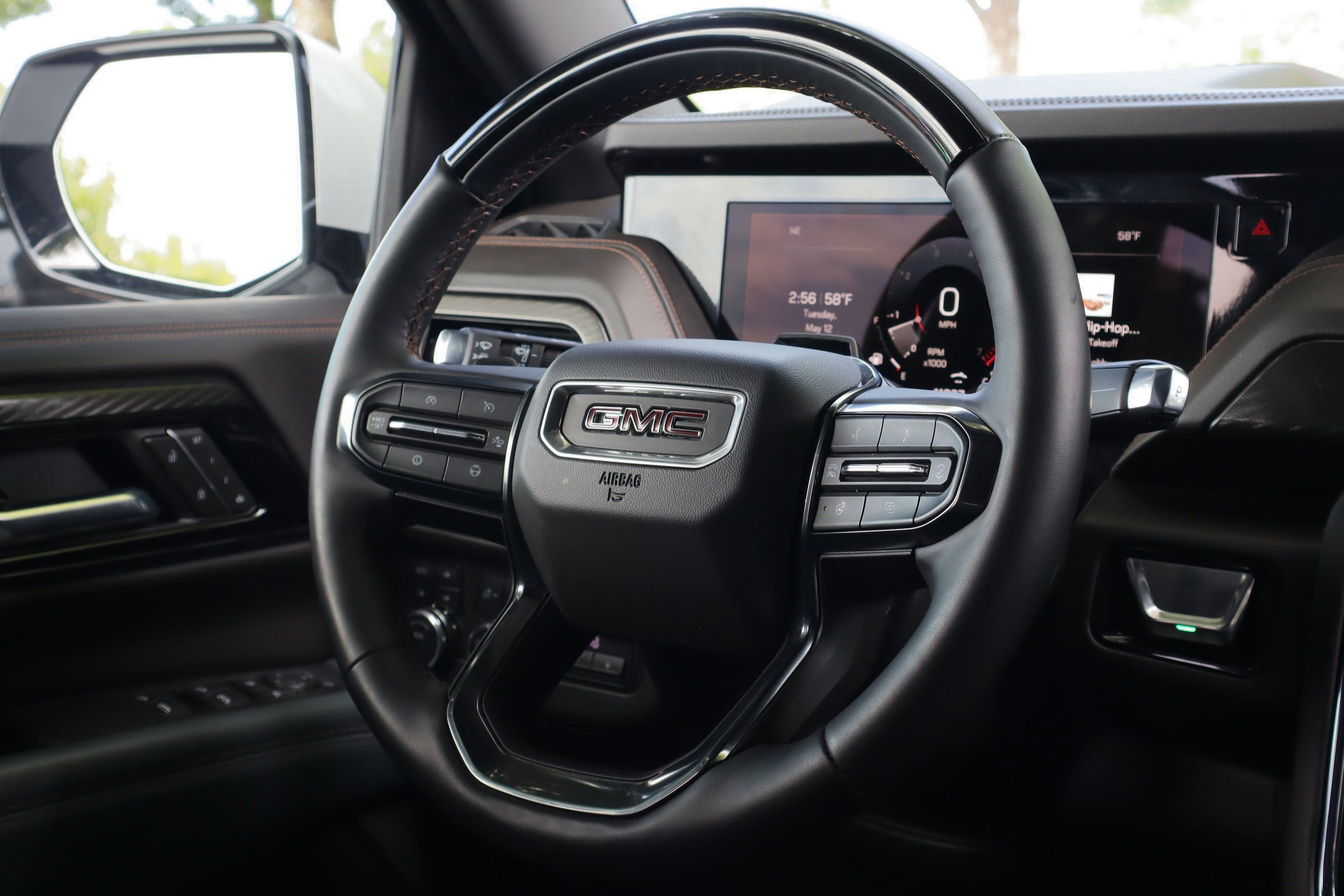 Used 2025 GMC Yukon AT4 w/ AT4 Premium Plus Package AWD/4WD image 26