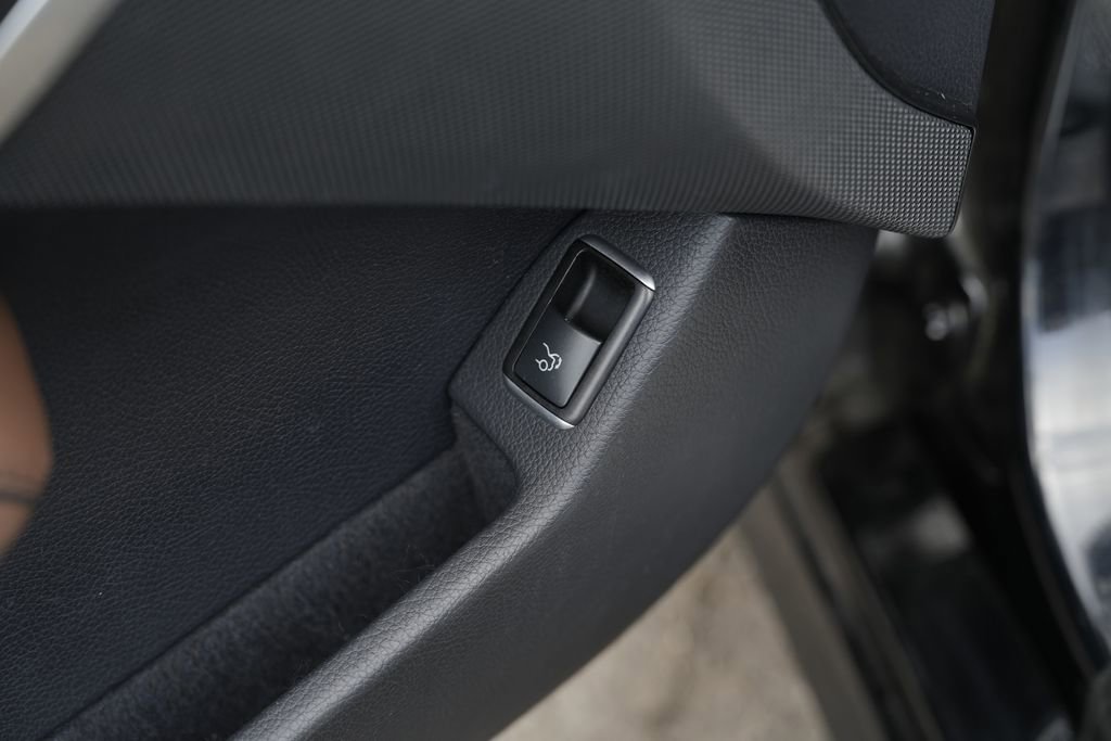 Used 2015 Mercedes-Benz SL 400 image 28