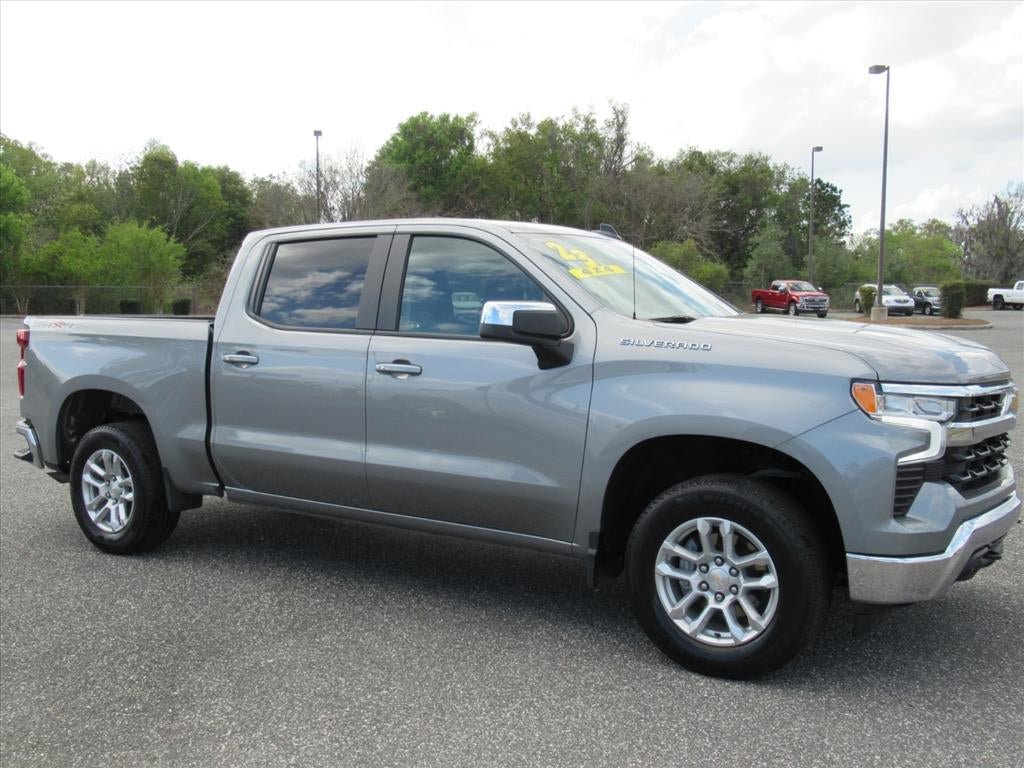 Used 2023 Chevrolet Silverado 1500 LT AWD/4WD image 2
