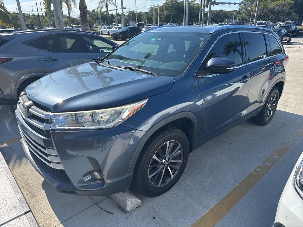 Used 2018 Toyota Highlander XLE FWD image 2