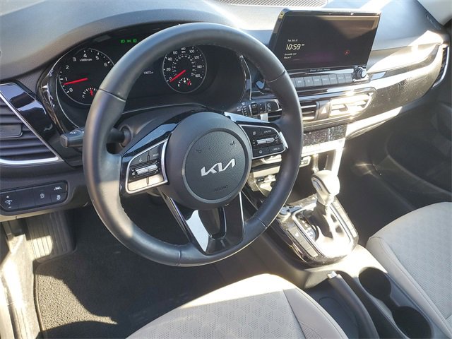 Certified 2023 Kia Seltos EX image 18