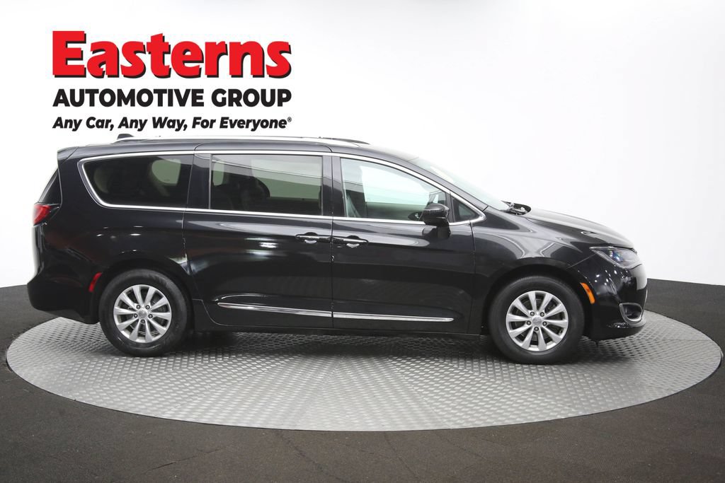 Used 2019 Chrysler Pacifica Touring-L FWD image 44