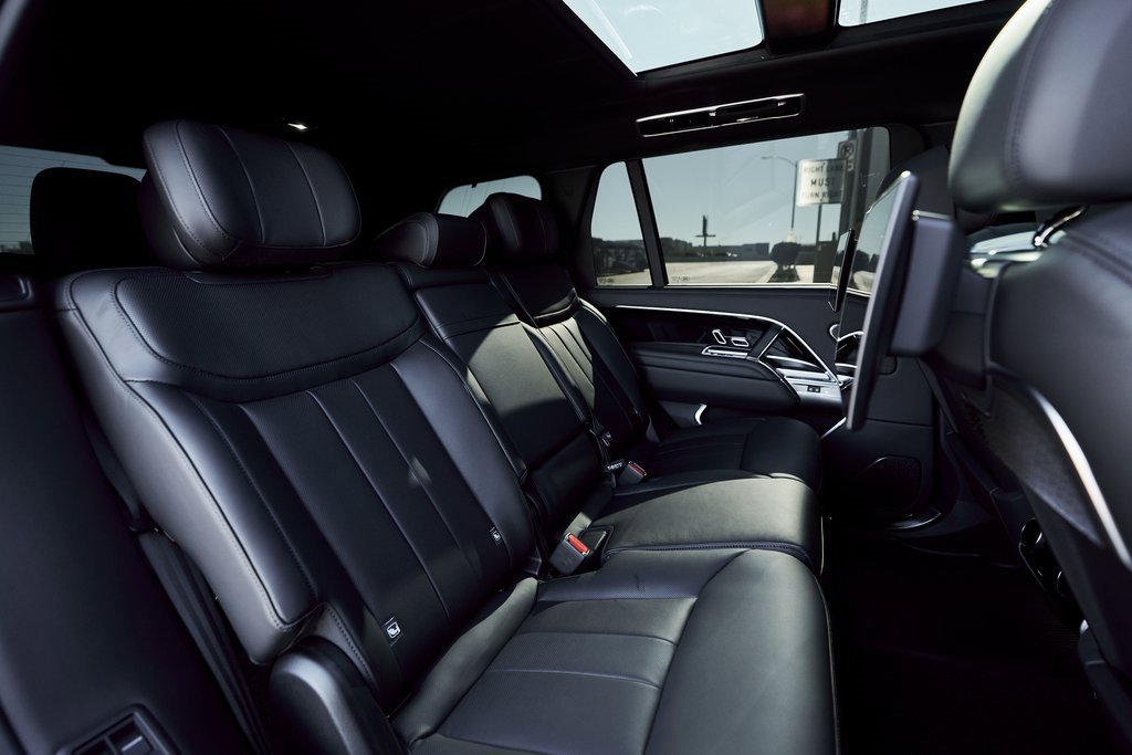 Used 2025 Land Rover Range Rover Long Wheelbase Autobiography image 40