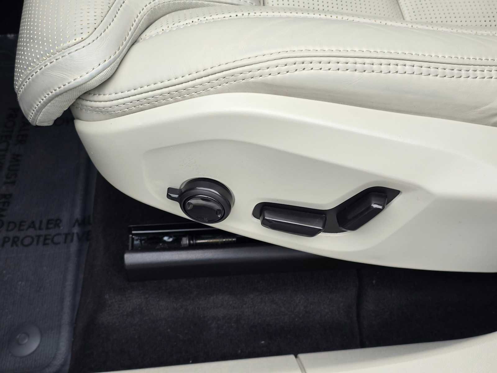 Certified 2023 Volvo XC60 B5 Ultimate w/ Climate Package image 25