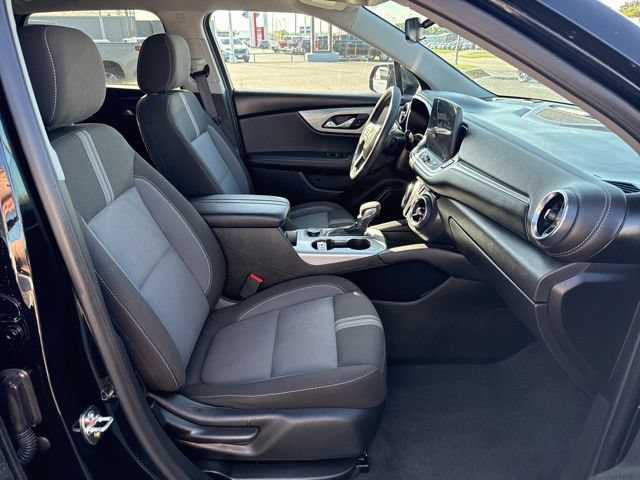 Used 2025 Chevrolet Blazer LT AWD/4WD image 17