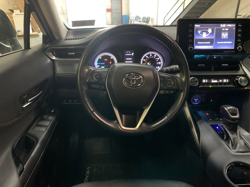Used 2021 Toyota Venza LE image 16