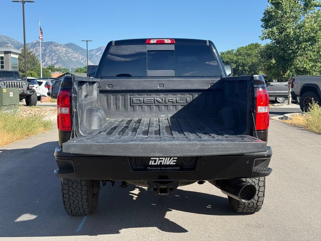 Used 2018 GMC Sierra 3500 Denali w/ Suspension Package, Off-Road AWD/4WD image 12