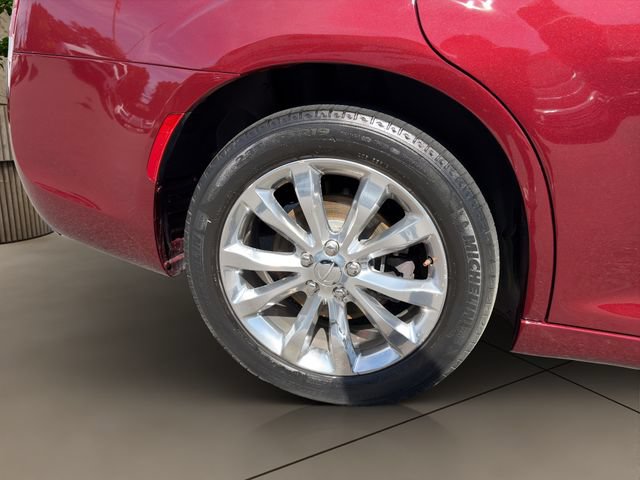 Used 2018 Chrysler 300 Limited AWD/4WD image 21