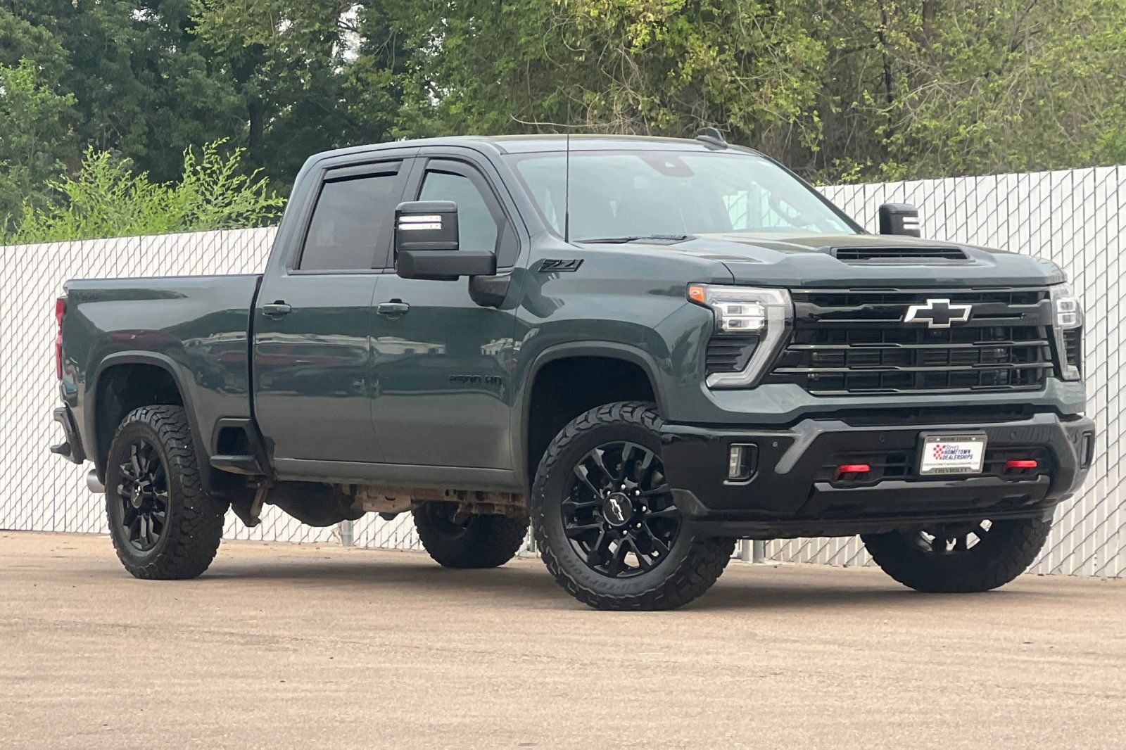 Used 2025 Chevrolet Silverado 2500 LT w/ Trail Boss Package AWD/4WD image 2