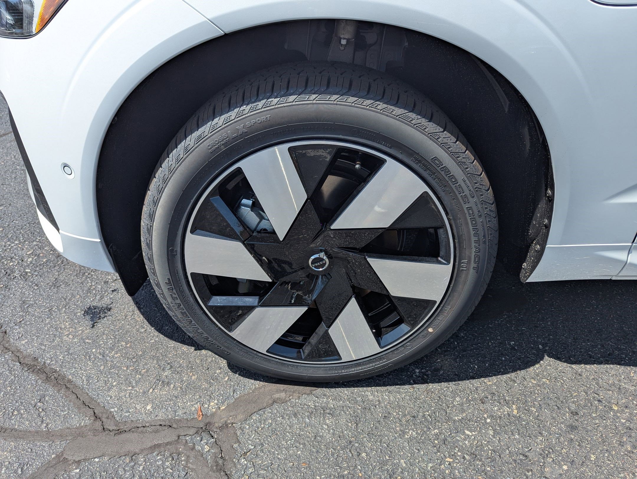 New 2025 Volvo XC60 T8 Plus w/ Protection Package Premier image 24