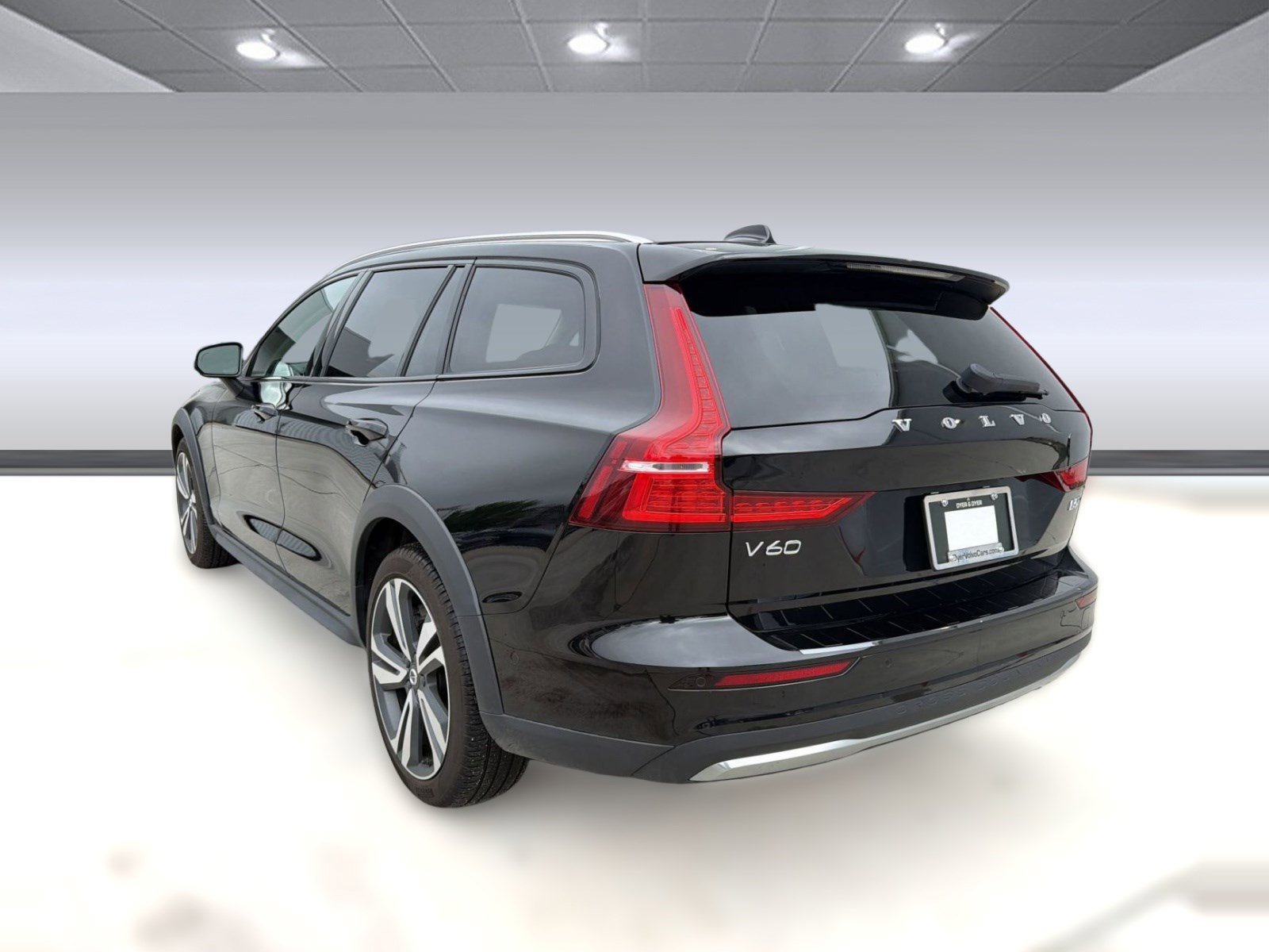 Used 2025 Volvo V60 B5 Cross Country Plus AWD/4WD image 3