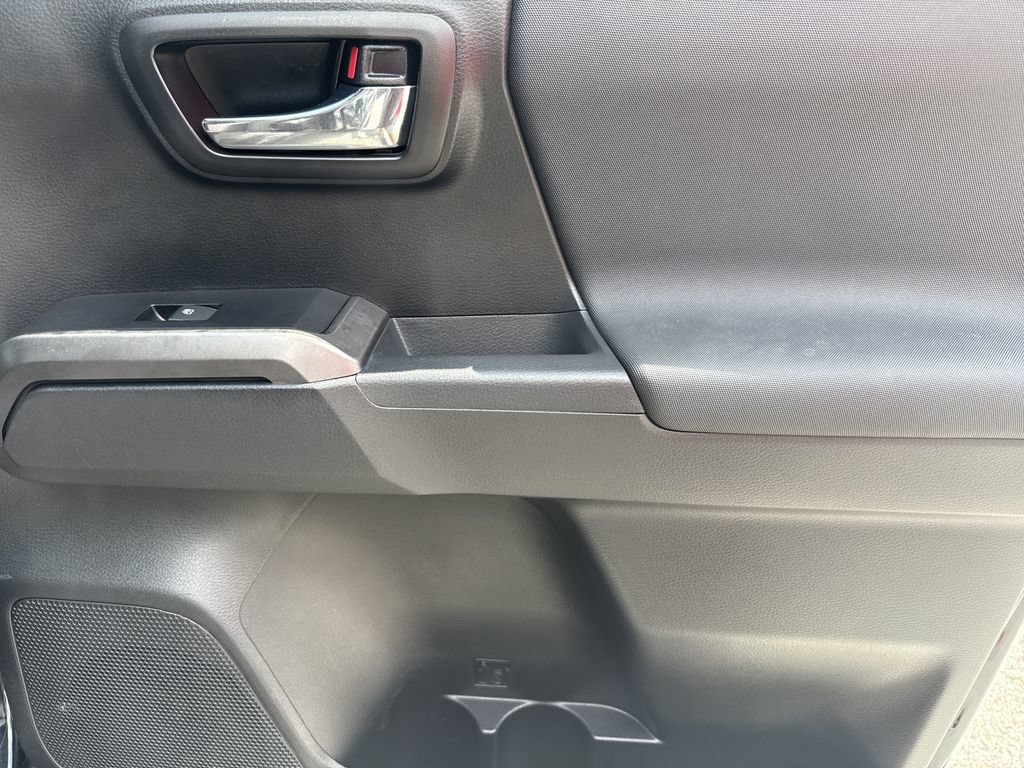 Used 2018 Toyota Tacoma TRD Sport AWD/4WD image 16