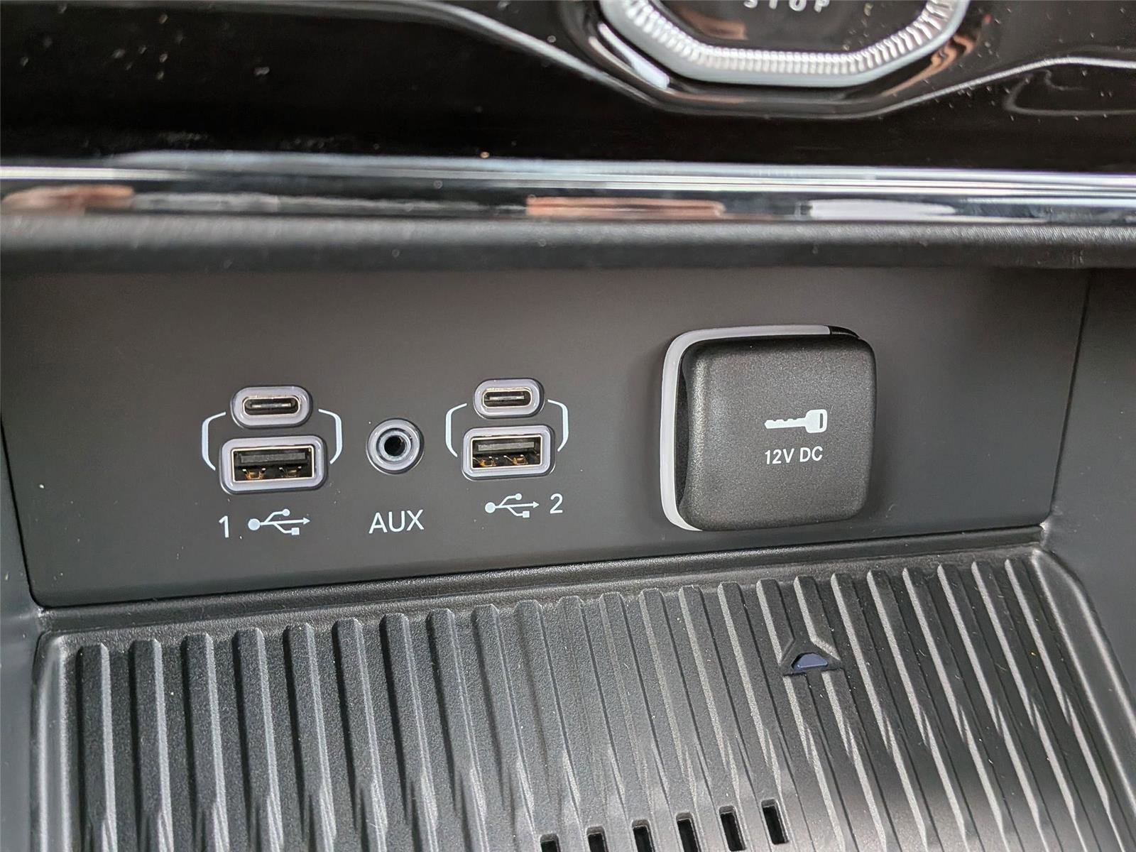 New 2026 Jeep Grand Cherokee Altitude AWD/4WD image 14