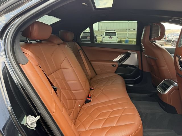 Used 2023 BMW 760i xDrive AWD/4WD image 31