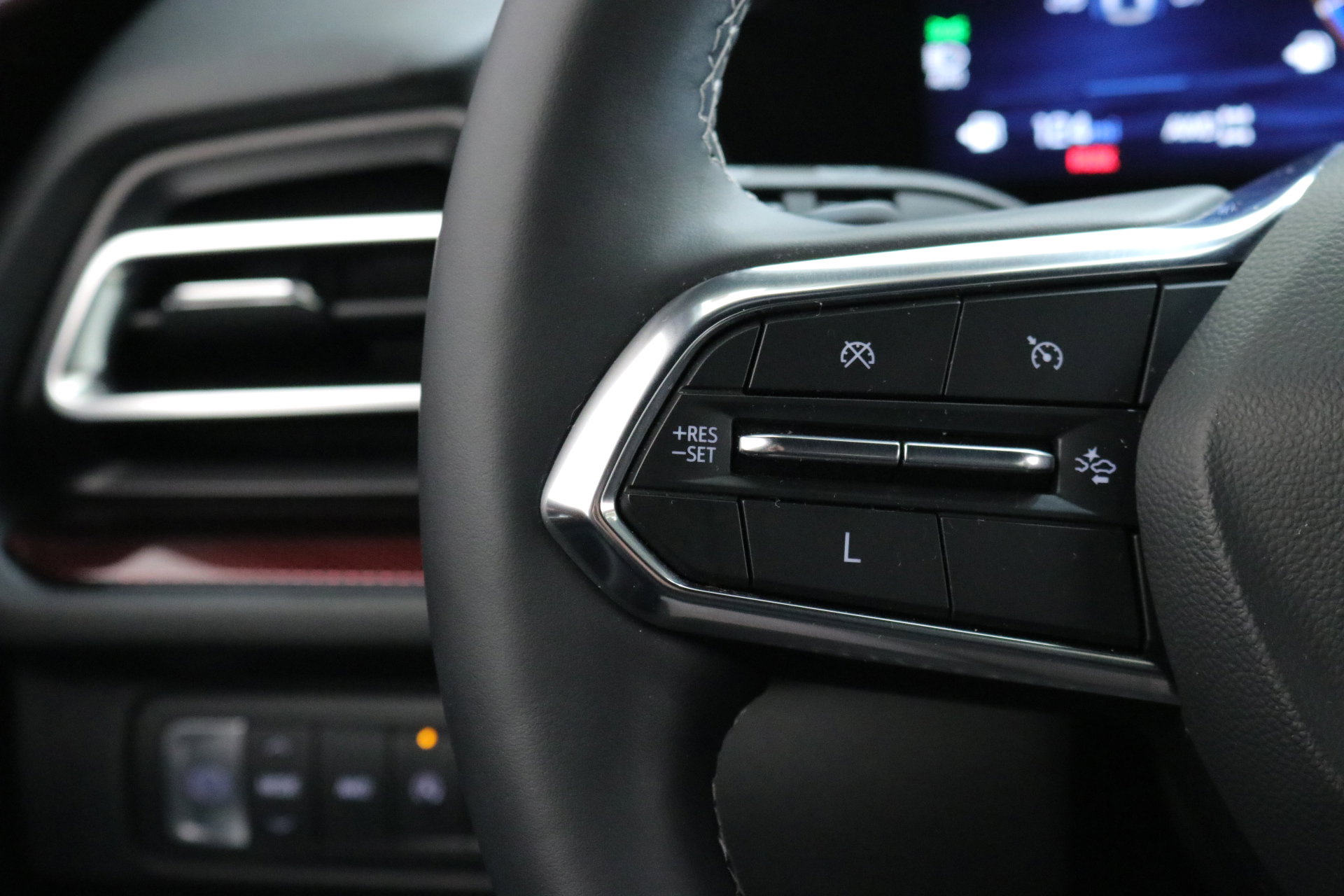 Used 2024 Chevrolet Traverse Z71 image 14