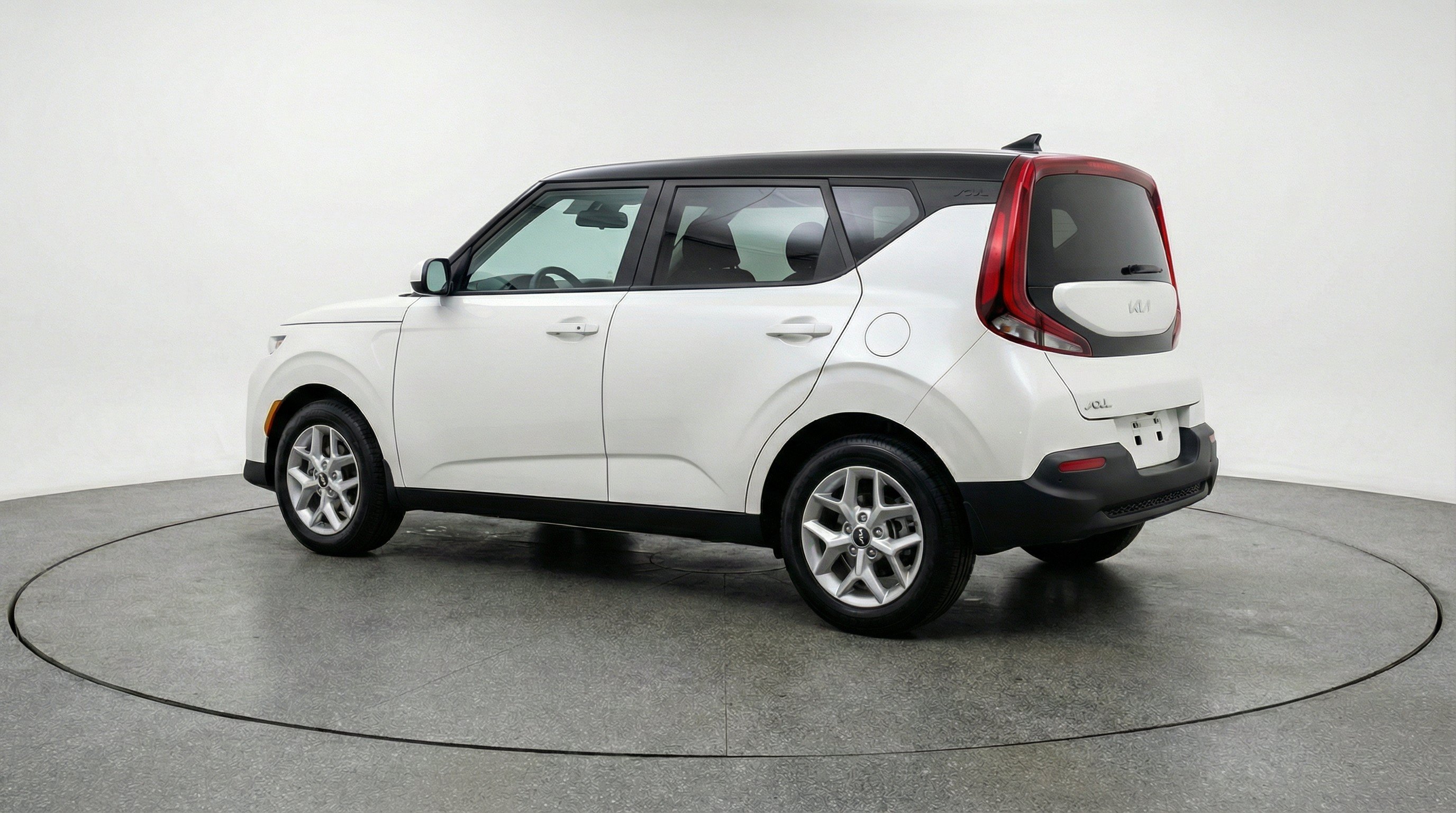 Used 2025 Kia Soul LX w/ LX Technology Package FWD image 6