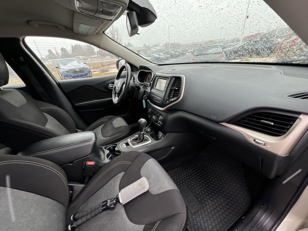 Used 2015 Jeep Cherokee Sport w/ Cold Weather Group image 28