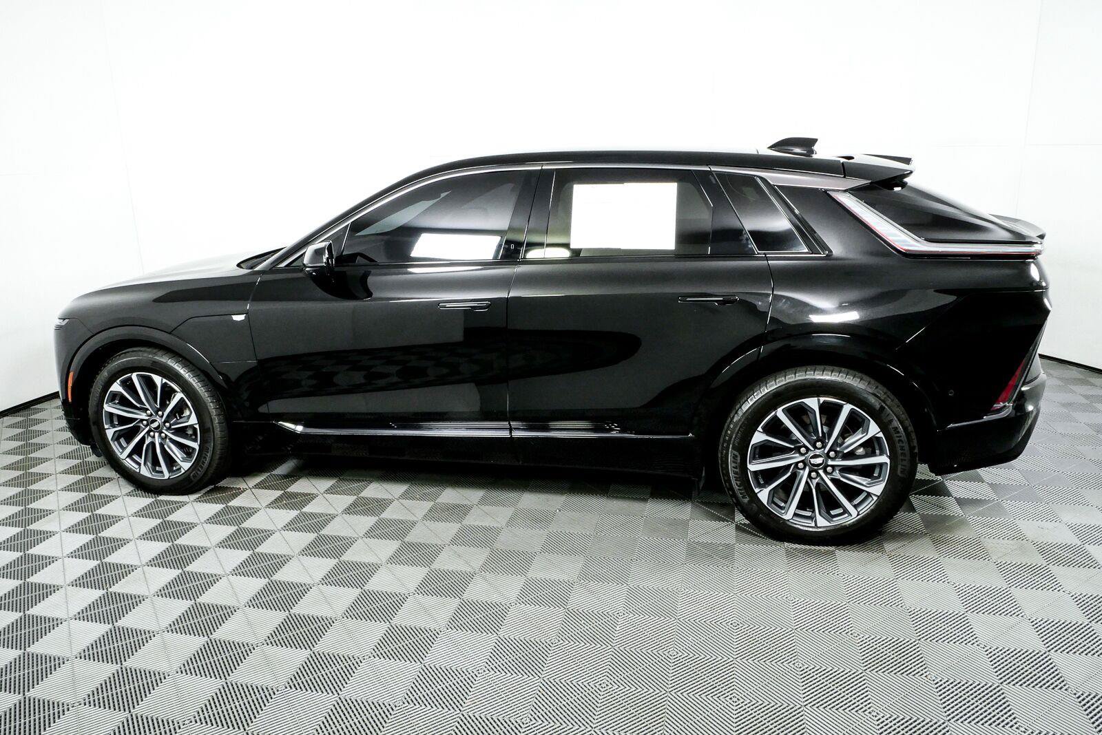 Certified 2024 Cadillac Lyriq Sport RWD image 29