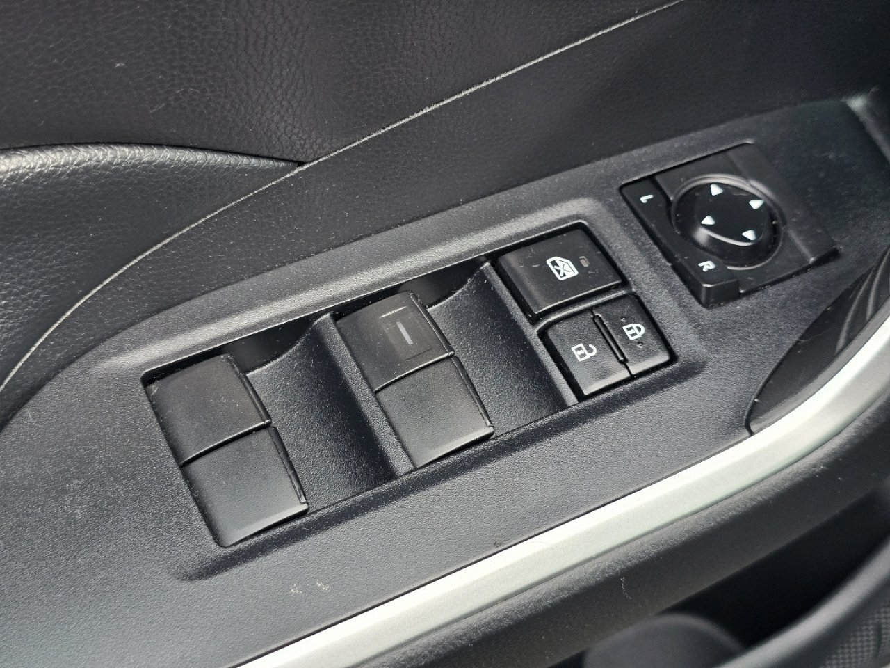 Certified 2022 Toyota RAV4 LE AWD/4WD image 24