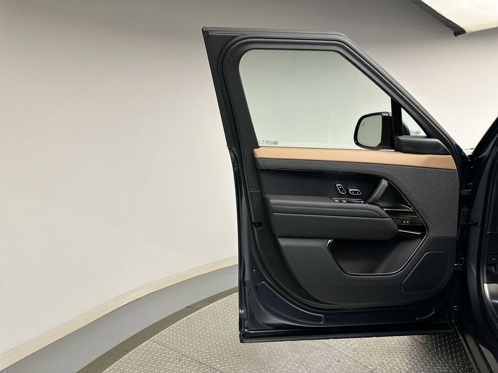 Used 2024 Land Rover Range Rover Sport Dynamic SE image 14