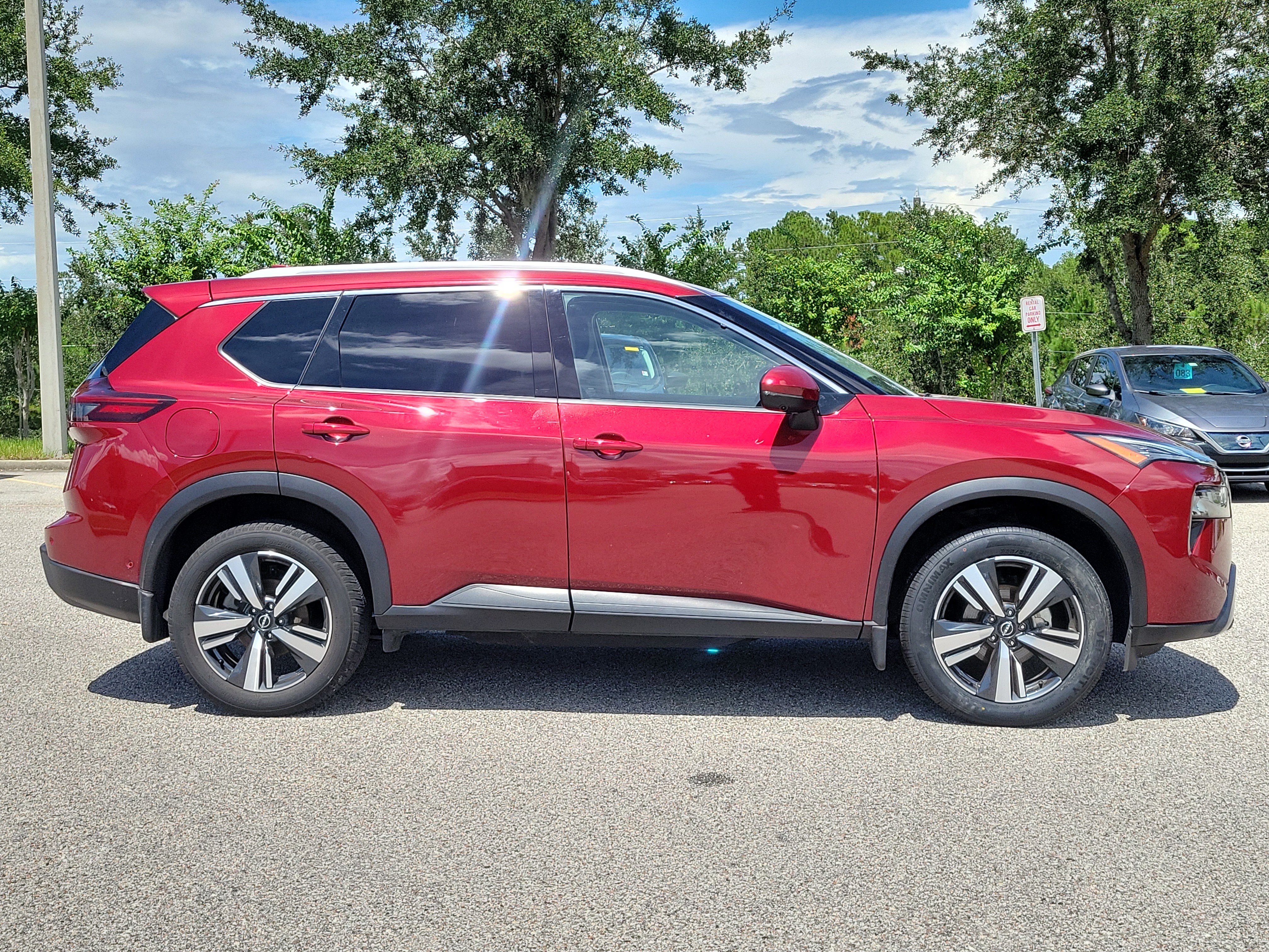 Certified 2025 Nissan Rogue SL FWD image 5