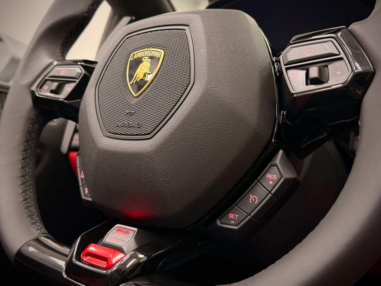 Used 2024 Lamborghini Huracan EVO image 29