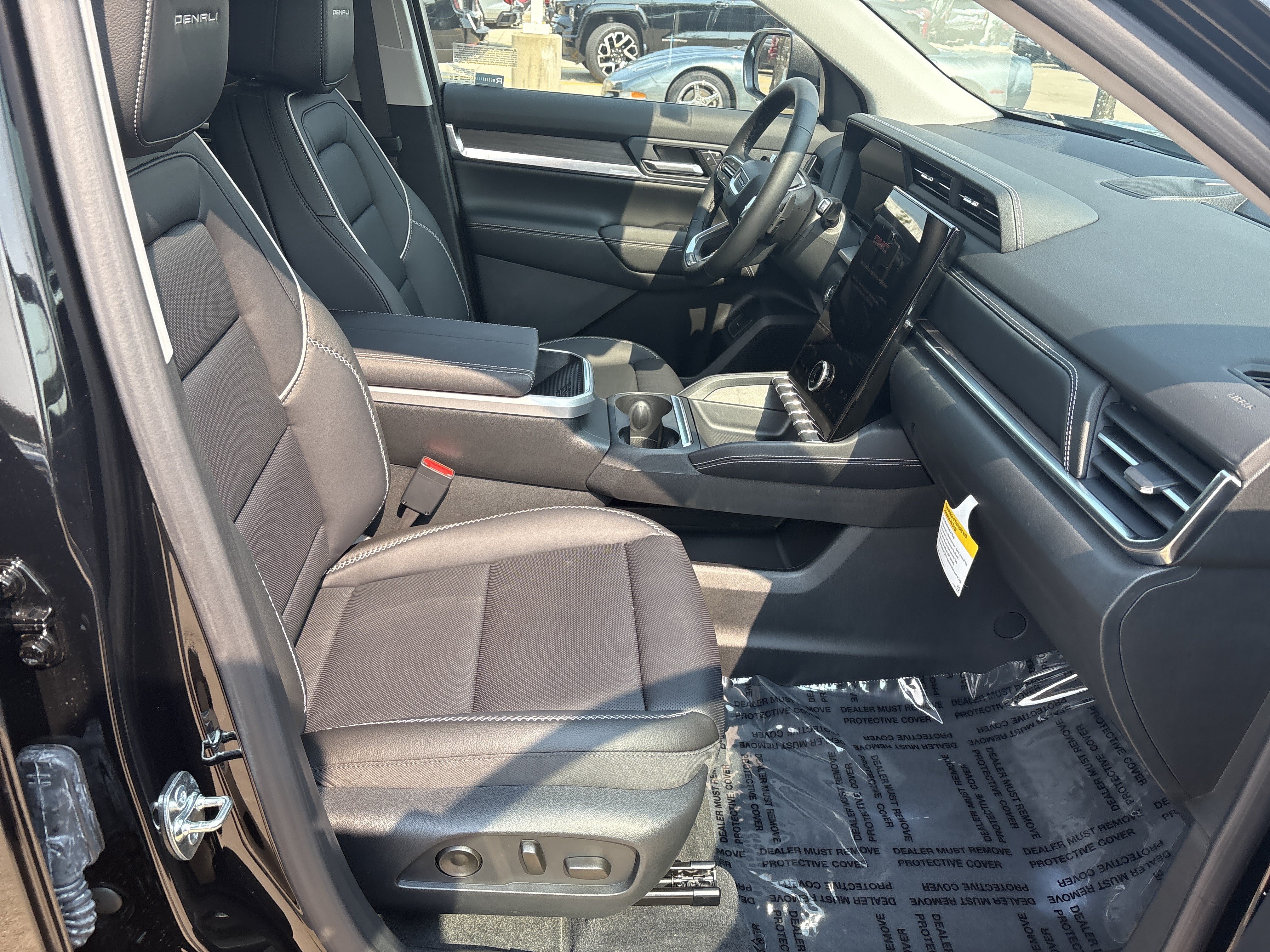 New 2027 GMC Terrain Denali w/ LPO, Black Badging Package AWD/4WD image 18