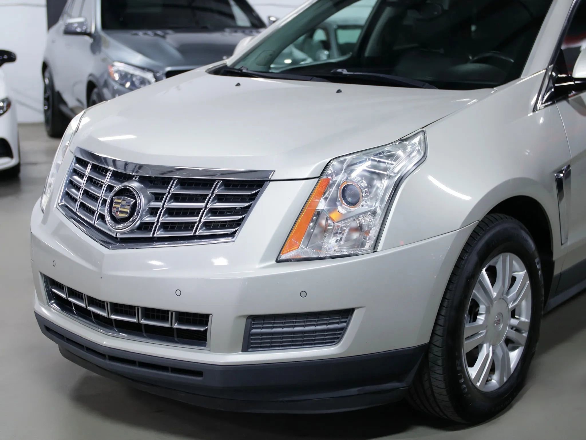 Used 2014 Cadillac SRX Luxury w/ Driver Awareness Package image 5