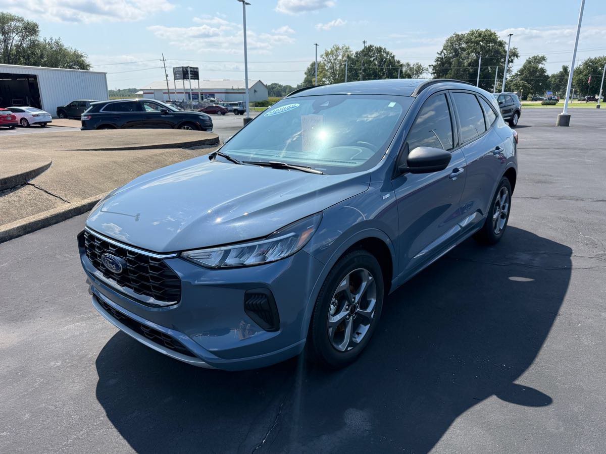 Used 2023 Ford Escape ST-Line w/ Tech Pack #1 AWD/4WD image 1