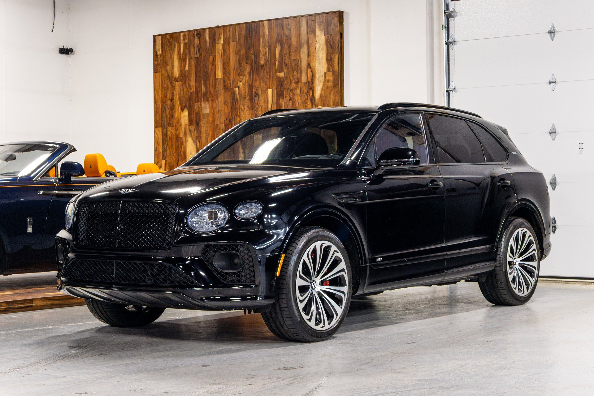 Used 2021 Bentley Bentayga w/ First Edition Specification image 2