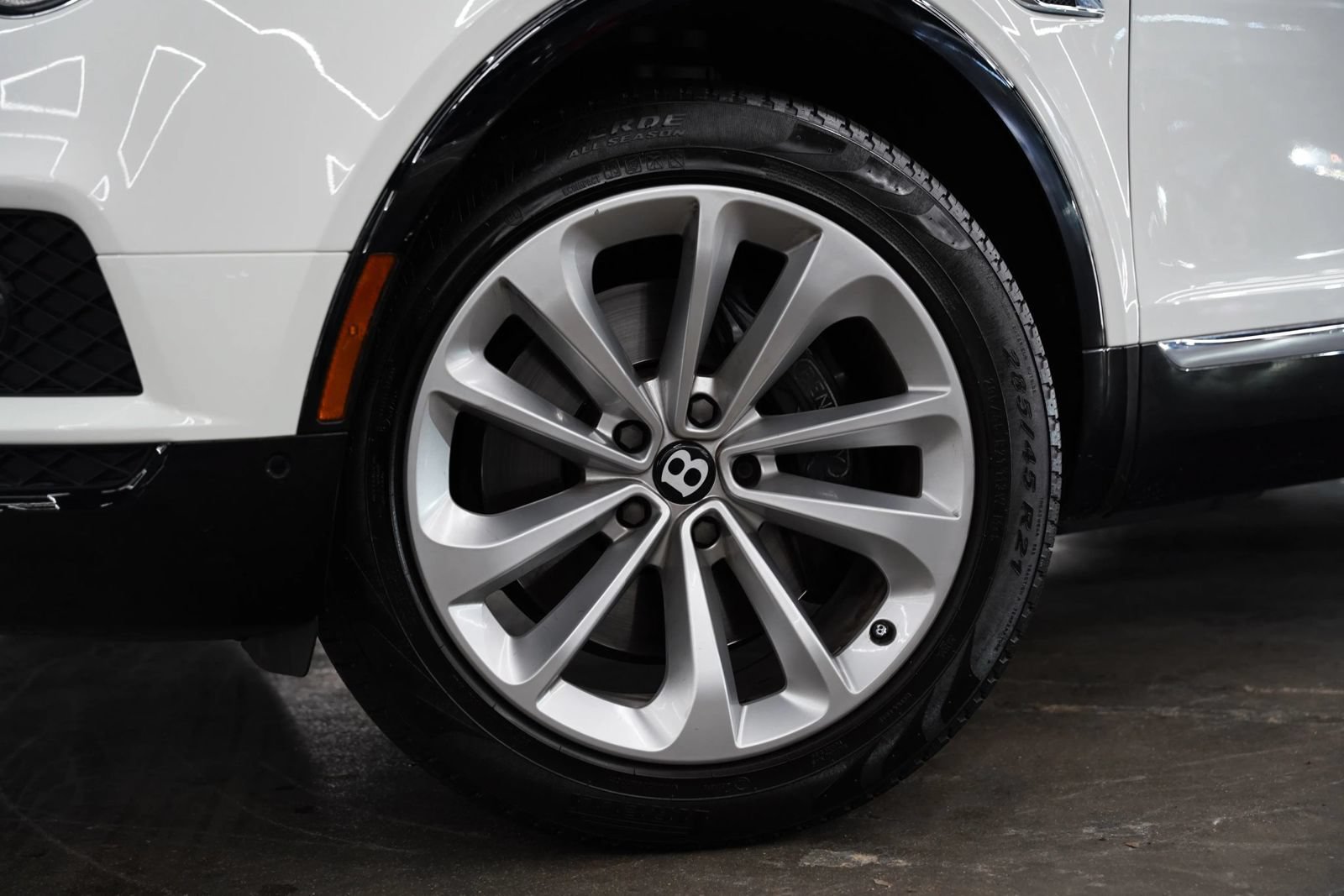 Used 2018 Bentley Bentayga Onyx Edition AWD/4WD image 3