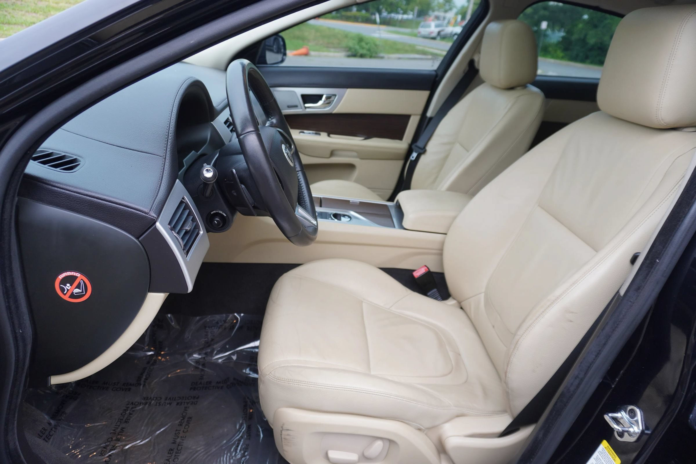 Used 2013 Jaguar XF 3.0 RWD image 9