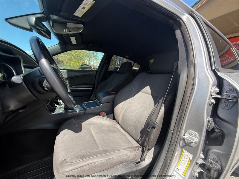 Used 2015 Dodge Charger SXT RWD image 10