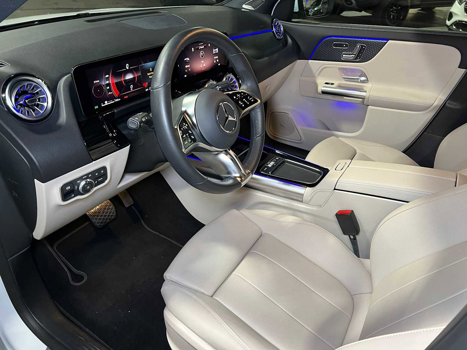 Used 2025 Mercedes-Benz GLA 250 4MATIC image 23