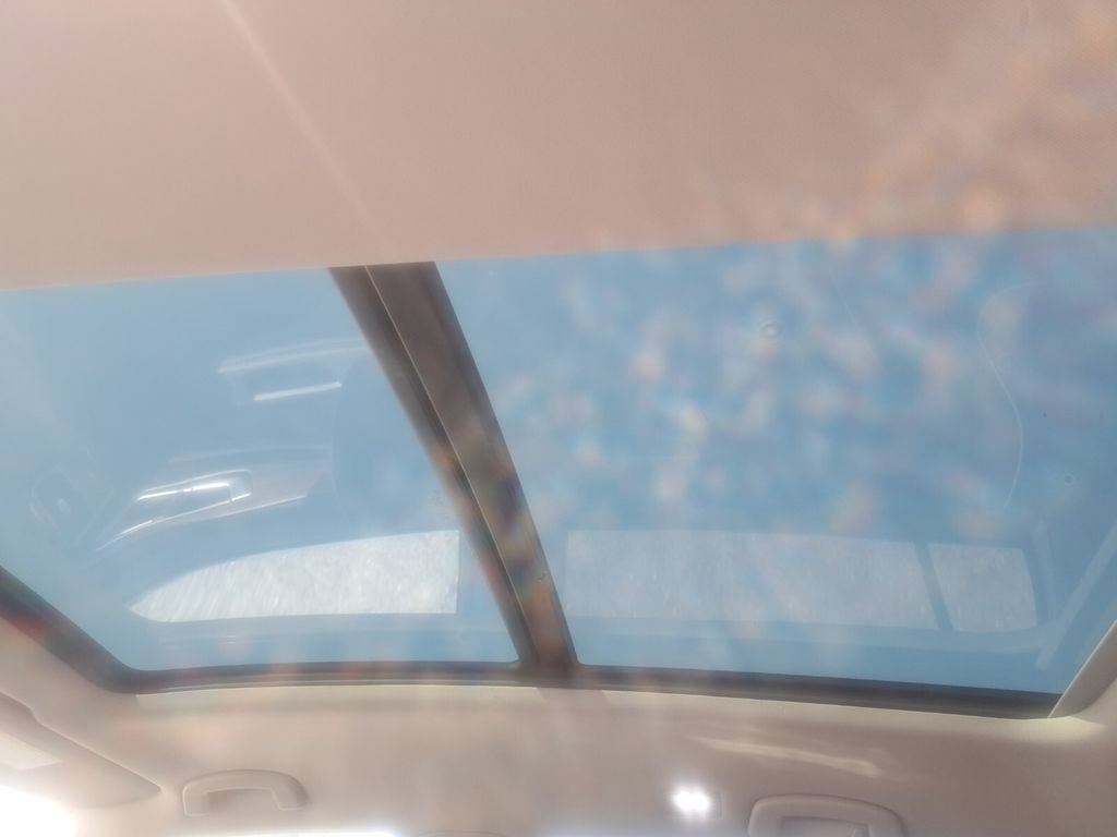 Used 2025 Volkswagen Atlas SEL Premium R-Line image 24